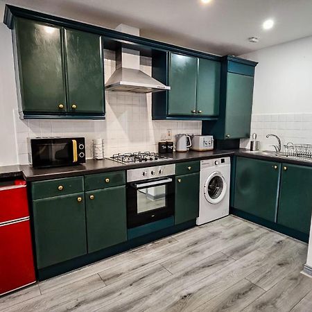 Modern City Centre Apartment Belfast Exterior photo